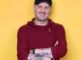 Auteur Pieter Koolwijk is net zo eigenwijs als het thema van de Kinderboekenweek Auteur Pieter Koolwijk is net zo eigenwijs als het thema van de Kinderboekenweek